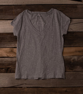 WOMEN'S LOGO V NECK